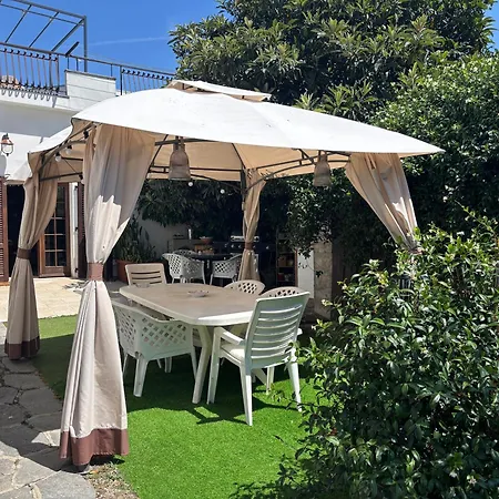 Il Tulipano Free Private Parking Alojamento de Acomodação e Pequeno-almoço 3*